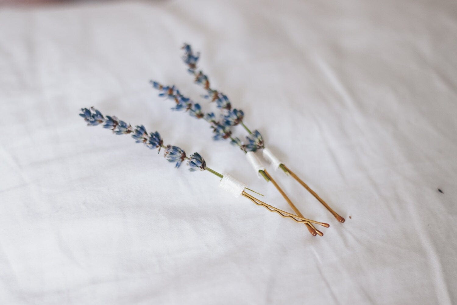 hiddenbotanicsweddings Hair Pin Sets Baby's Breath Bridal Hair Pin Set, Lavender Hair Pins, Dried flowers Hair pins, Dried Flowers Hair accessory, Boho weddings, Natural Bride