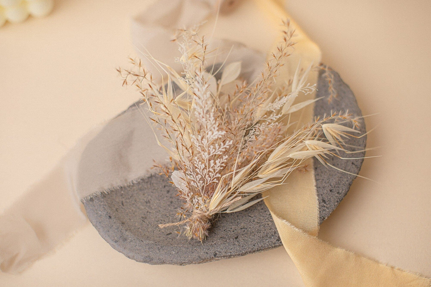 hiddenbotanicsweddings Buttonholes/Boutonnieres Pampas and Prairie Boutonnieres / Lapel Pin For Men / Groom Pin / Boho Boutonniere / Groom Boutonniere